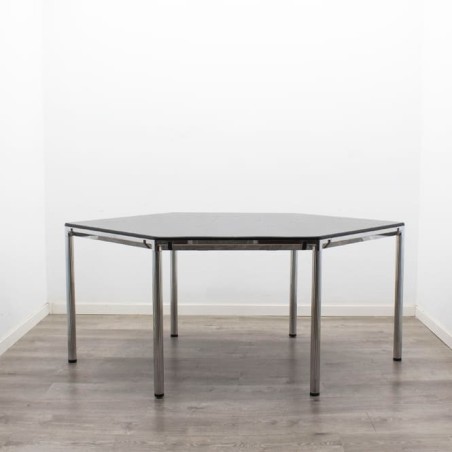 Mesa reunión trapezoidal tapa en negro de 175cm