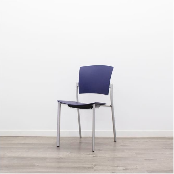 Silla colectividad en polipropileno azul sin brazos 4 patas