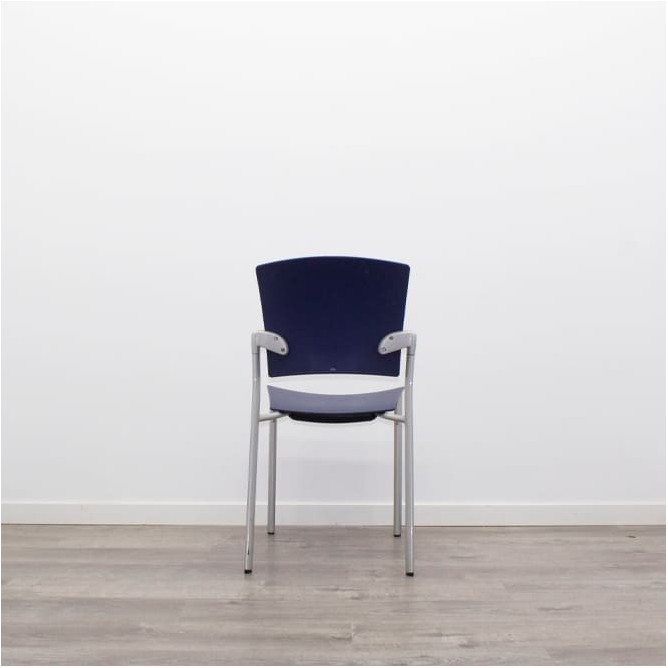 Silla colectividad en polipropileno azul sin brazos 4 patas