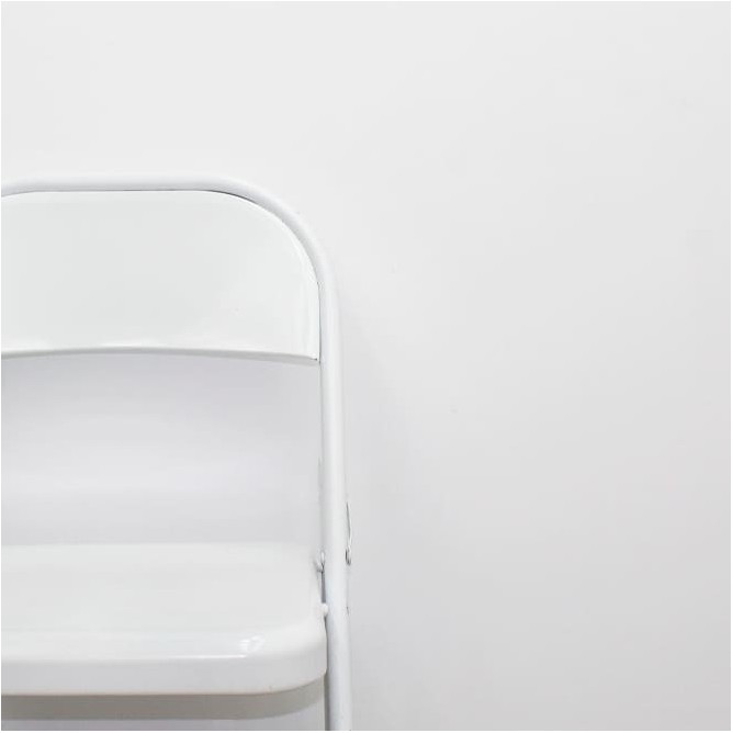 Silla colectividad metálica plegable en blanco