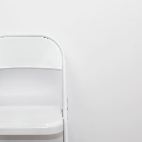 Silla colectividad metálica plegable en blanco