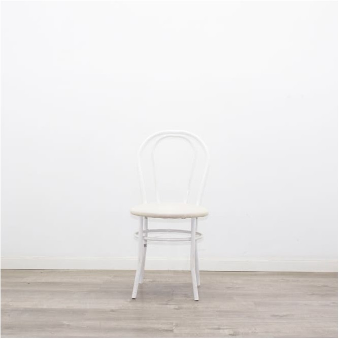 Silla colectividad en blanco con asiento en napel