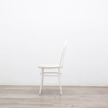 Silla colectividad en blanco con asiento en napel
