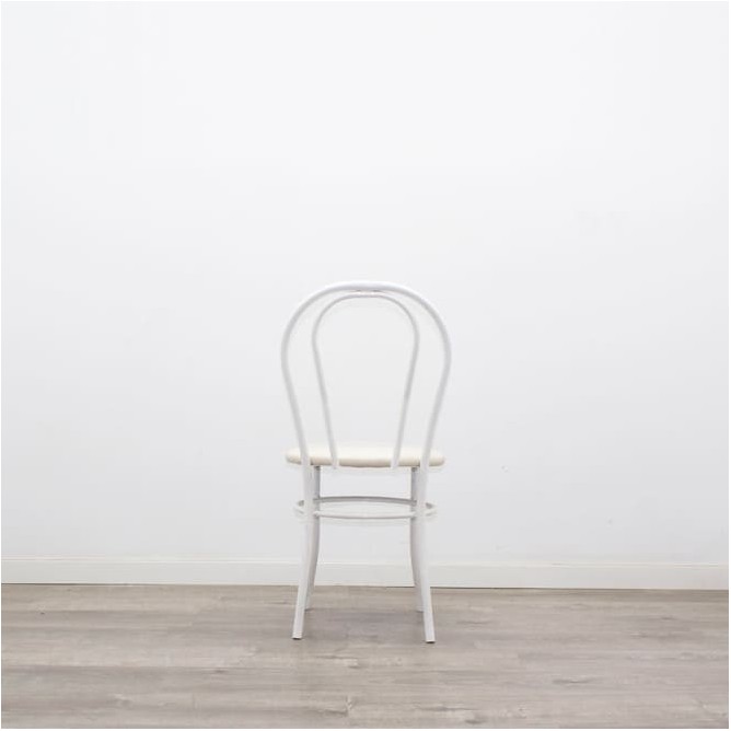 Silla colectividad en blanco con asiento en napel