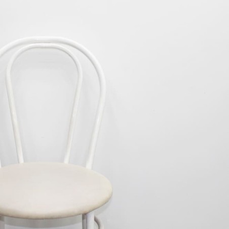 Silla colectividad en blanco con asiento en napel