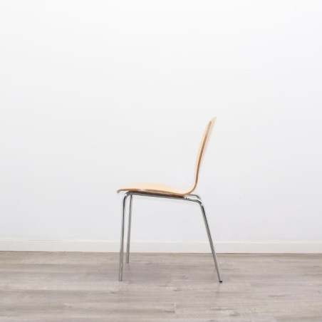Silla colectividad con asiento y respaldo en madera marrón claro