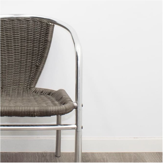 Silla colectividad con asiento y respaldo en mimbre cromada
