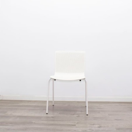 Silla colectividad con asiento y respaldo en PVC blanca