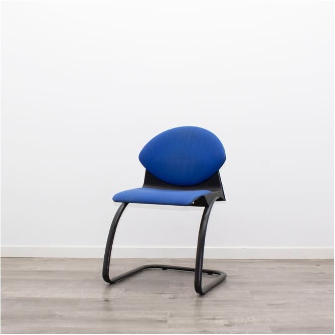 Silla confidente azul base patín negra sin brazos