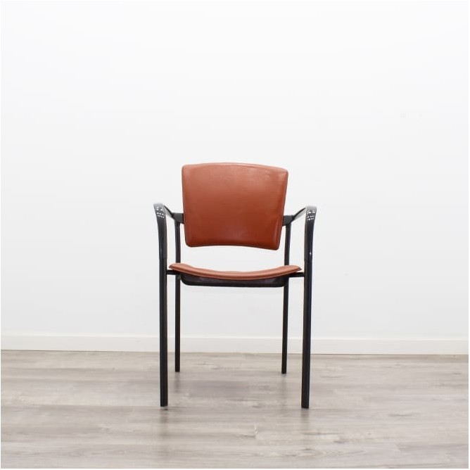 Silla confidente fija cuero marrón estructura negra