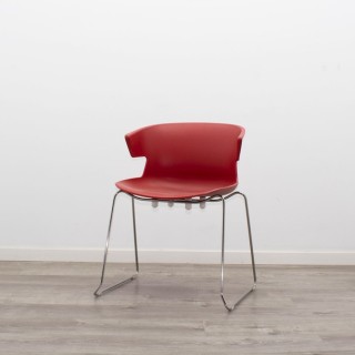 Silla confidente fija en PVC rojo con pata trineo 2