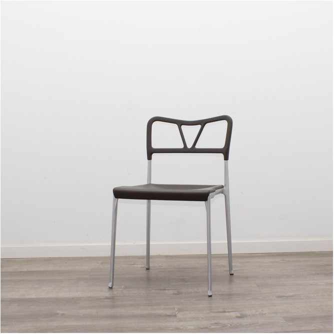 Silla confidente pvc marrón grisáceo estructura gris