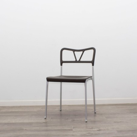 Silla confidente pvc marrón grisáceo estructura gris
