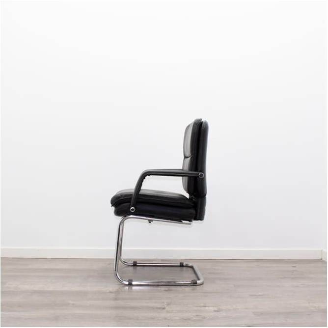 Silla confidente napel negro base patín con brazos