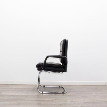 Silla confidente napel negro base patín con brazos