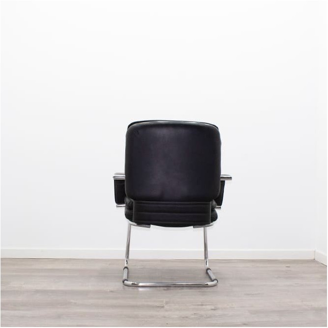 Silla confidente napel negro base patín con brazos