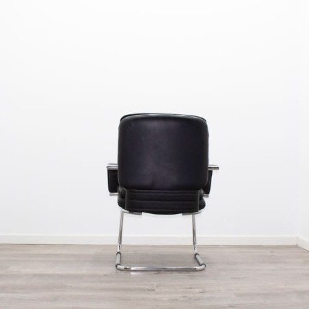 Silla confidente napel negro base patín con brazos