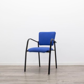 Silla confidente azul y estructura negra 2