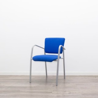 Silla confidente azul y estructura gris 2