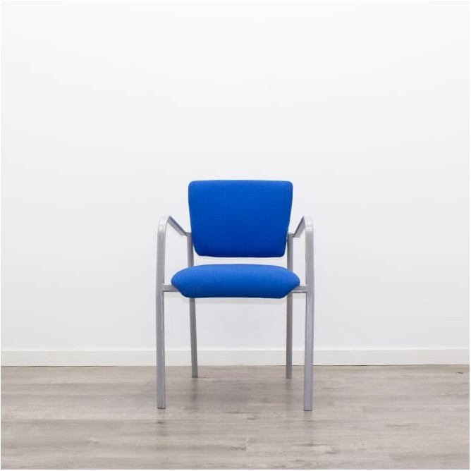 Silla confidente azul y estructura gris