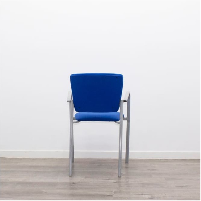 Silla confidente azul y estructura gris