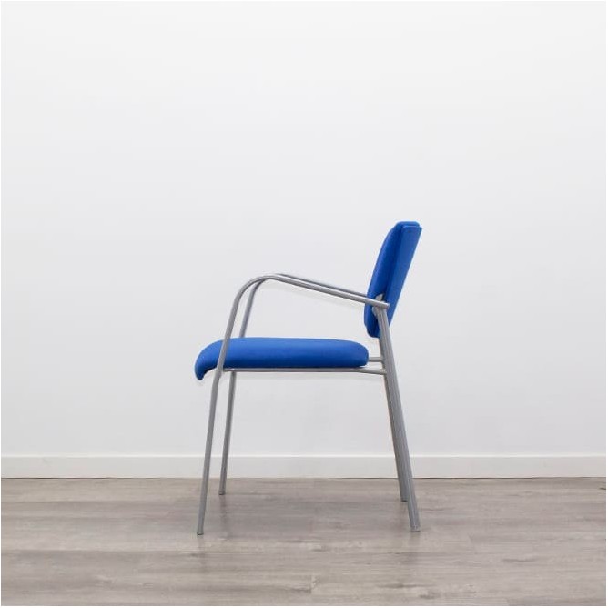 Silla confidente azul y estructura gris