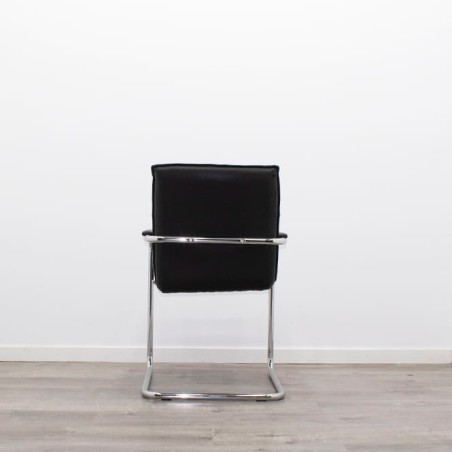 Silla confidente en napel negro y base patín cromada