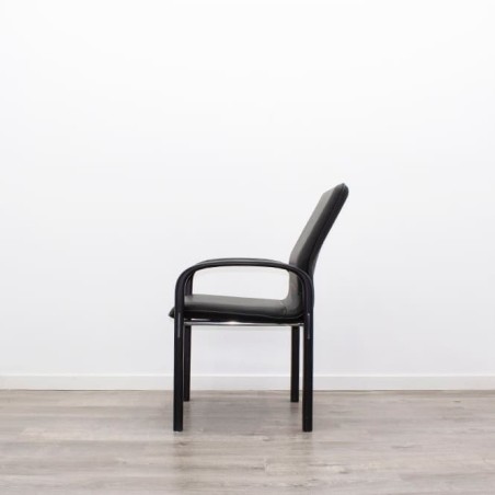 Silla confidente en napel negro y estructura de madera