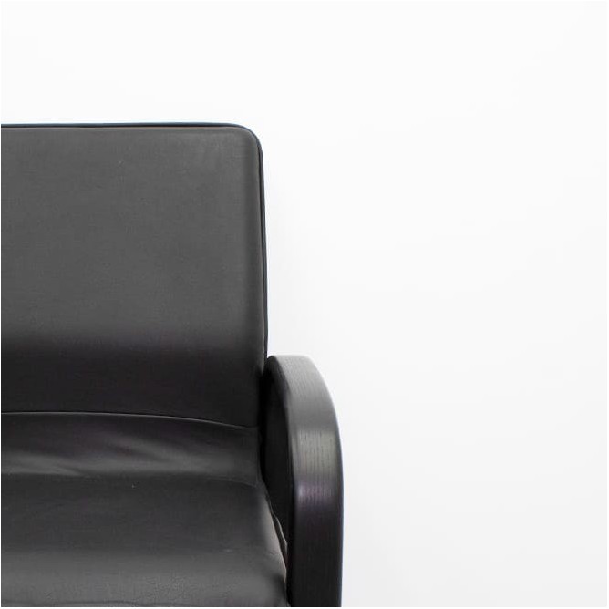Silla confidente en napel negro y estructura de madera