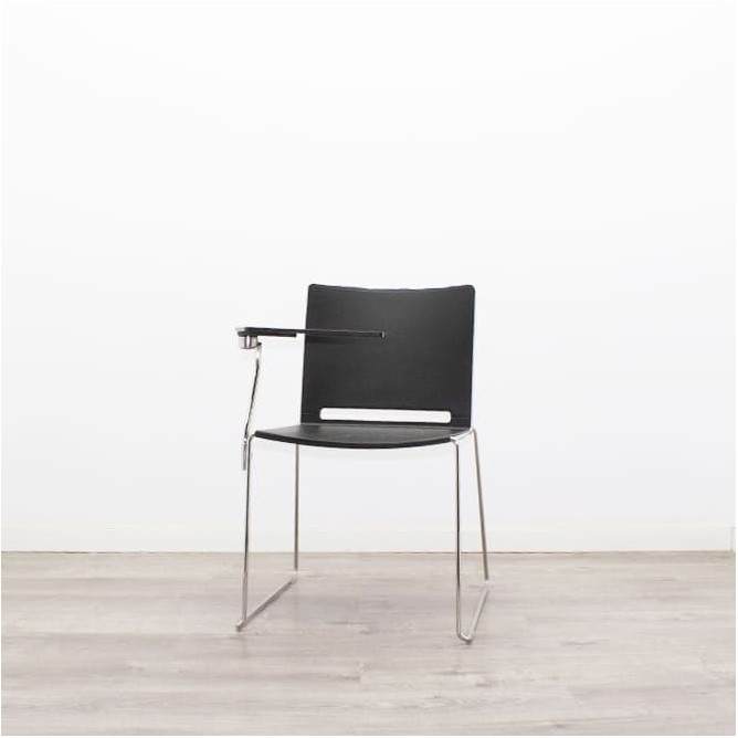 Silla colectiva en PVC negra con pala y base trineo cromado
