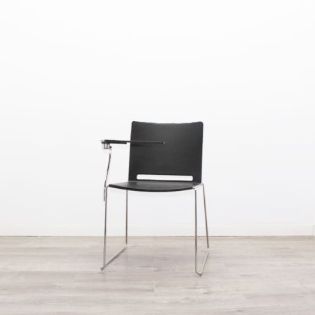 Silla colectiva en PVC negra con pala y base trineo cromado