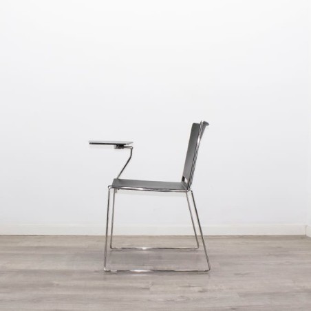 Silla colectiva en PVC negra con pala y base trineo cromado