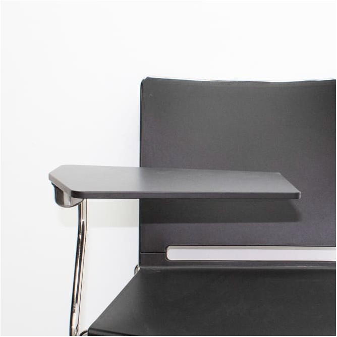 Silla colectiva en PVC negra con pala y base trineo cromado