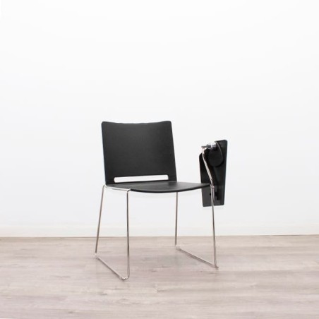 Silla colectiva en PVC negra con pala y base trineo cromado