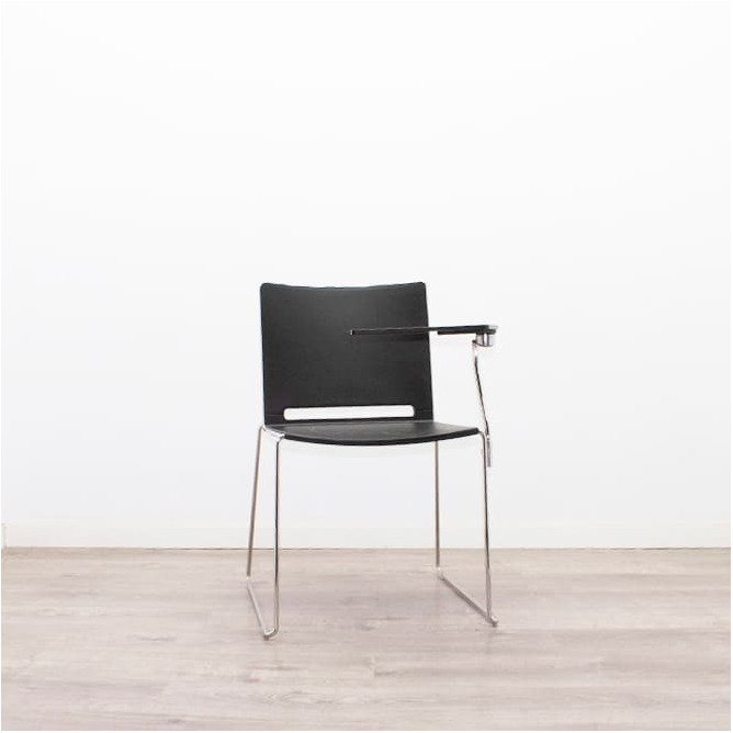 Silla colectiva en PVC negra con pala y base trineo cromado