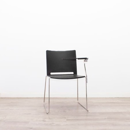 Silla colectiva en PVC negra con pala y base trineo cromado