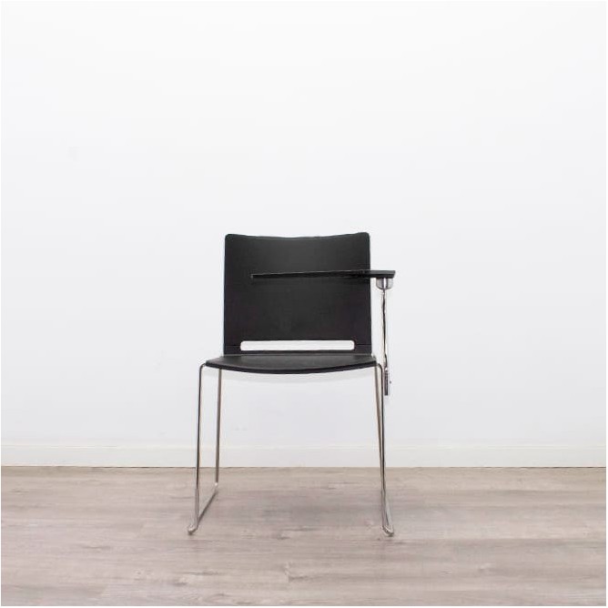 Silla colectiva en PVC negra con pala y base trineo cromado