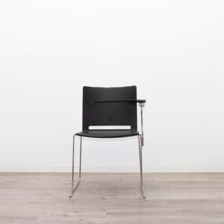 Silla colectiva en PVC negra con pala y base trineo cromado
