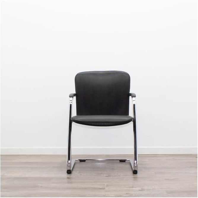 Silla confidente en napel negro con base patín cromada