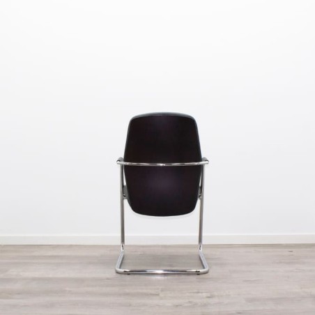 Silla confidente respaldo trasero de madera en napel negro