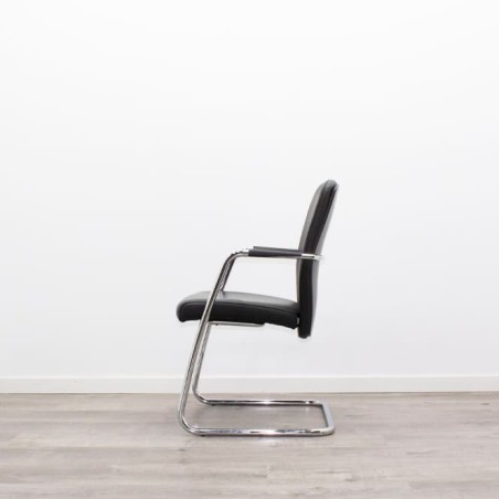 Silla confidente respaldo trasero de madera en napel negro