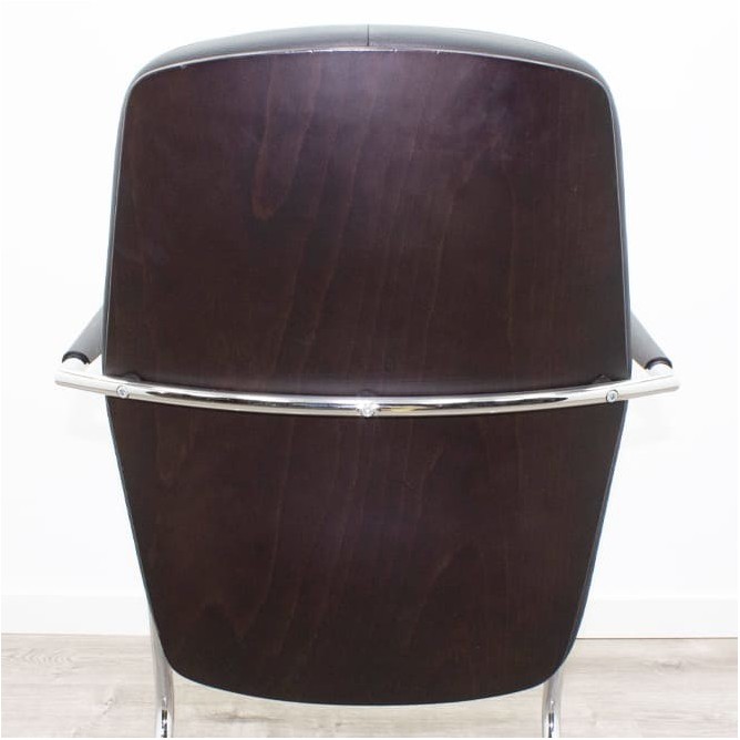 Silla confidente respaldo trasero de madera en napel negro