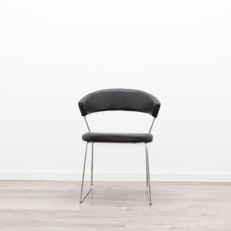 Silla confidente respaldo bajo en napel negro