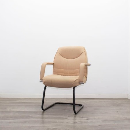Silla confidente napel beige con base patín negra