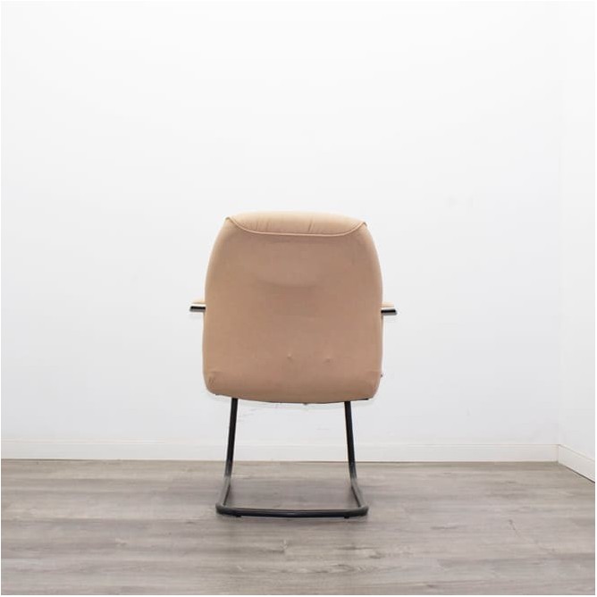 Silla confidente napel beige con base patín negra