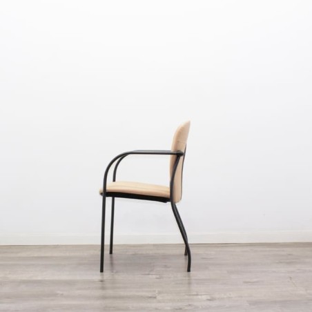 Silla confidente en napel beige con 4 patas en negro