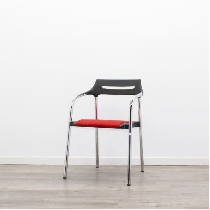 Silla confidente roja y negro con estructura cromada