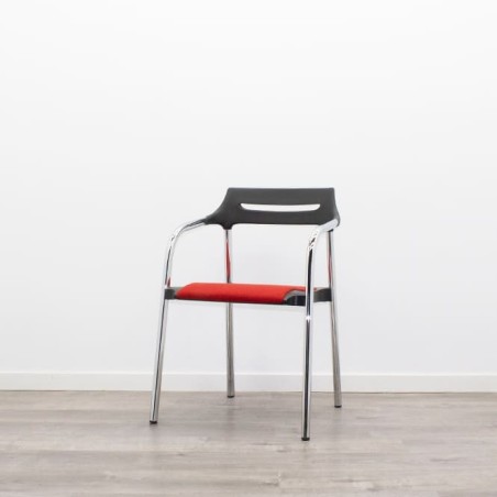 Silla confidente roja y negro con estructura cromada