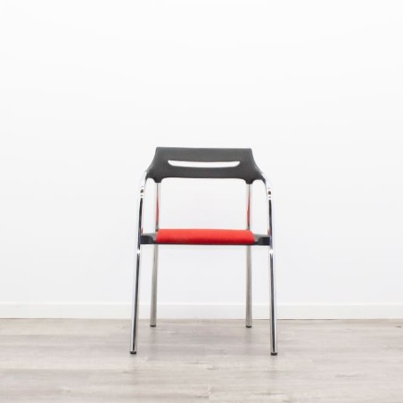 Silla confidente roja y negro con estructura cromada