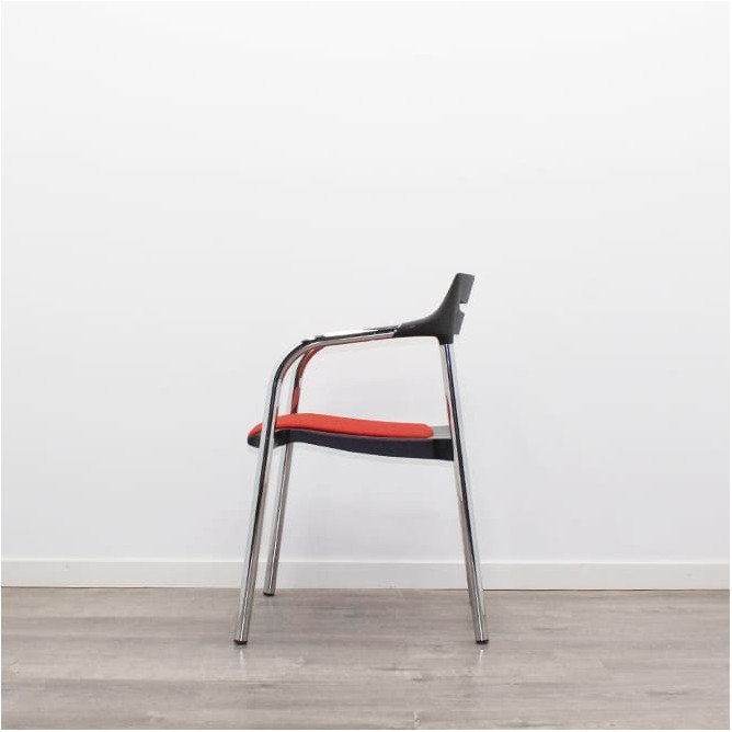 Silla confidente roja y negro con estructura cromada